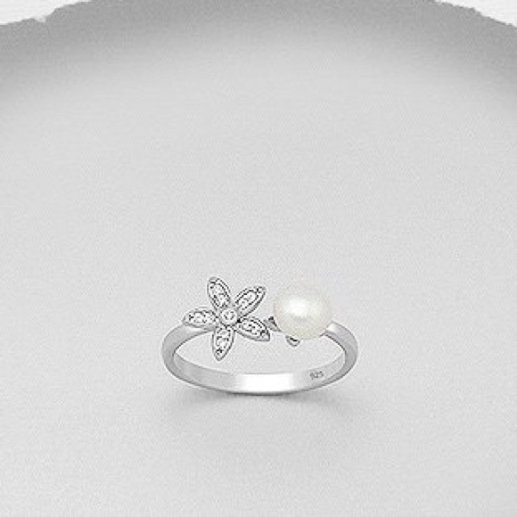 041 925 Silver Flower Freshwater Pearl Ring
